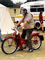 Terry on his Raleigh RM6